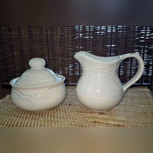 PFaltzgraff Ceramic Sugar Bowl and Creamer Set